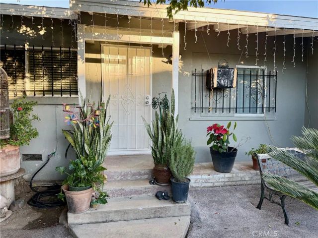 695 W 17th St, San Bernardino, CA 92405