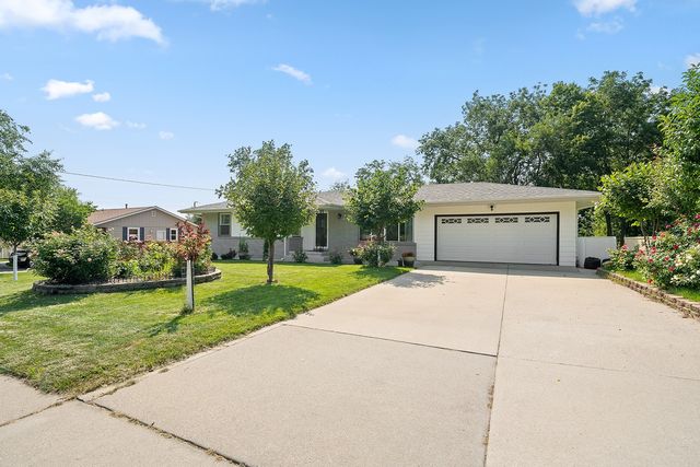 1780 NW 81st Street, Clive, IA 50325