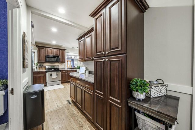 16355 Coronado COURT, Brookfield, WI 53005