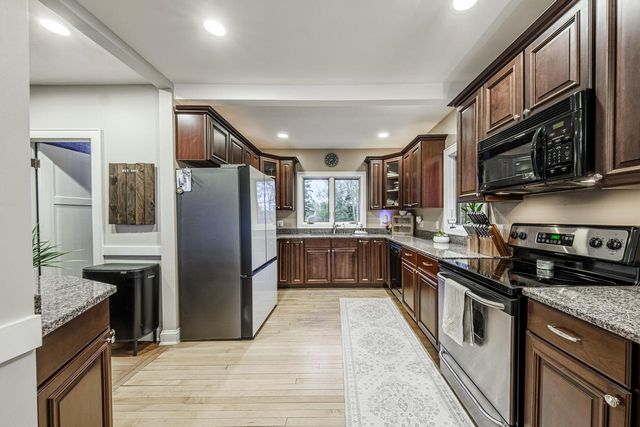 16355 Coronado COURT, Brookfield, WI 53005