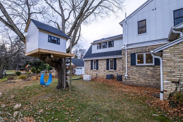 16355 Coronado COURT, Brookfield, WI 53005