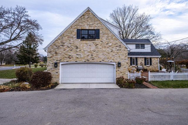 16355 Coronado COURT, Brookfield, WI 53005