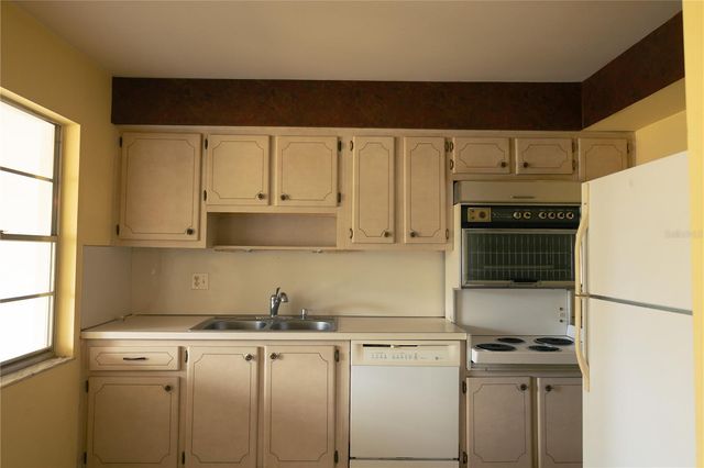 6645 1ST AVENUE N 103, St Petersburg, FL 33710