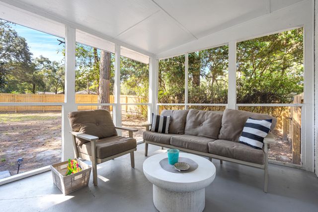 2611 N Oakridge Circle, North Charleston, SC 29420