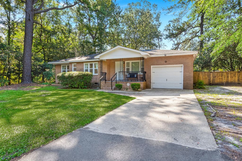 2611 N Oakridge Circle, North Charleston, SC 29420