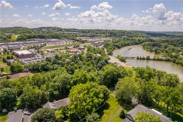 179 Roscommon Pl, Peters Twp, PA 15317