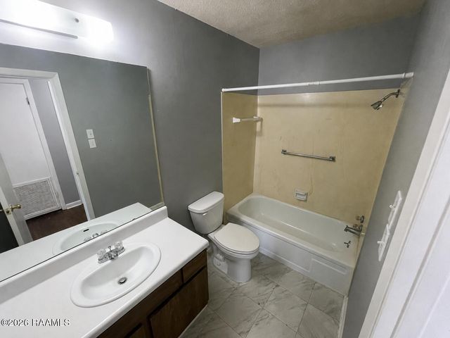 405 Fox Run Avenue 2, Lafayette, LA 70508