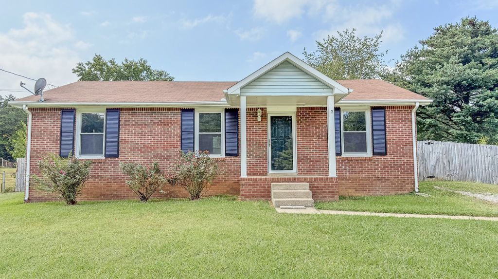 1488 Nichols Dr, Clarksville, TN 37042