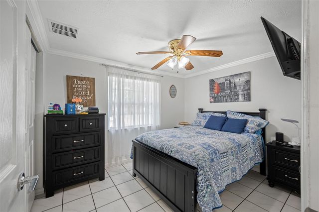 9127 SANDCROFT COURT, Tampa, FL 33615