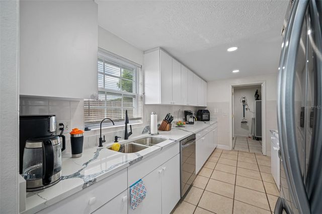 9127 SANDCROFT COURT, Tampa, FL 33615