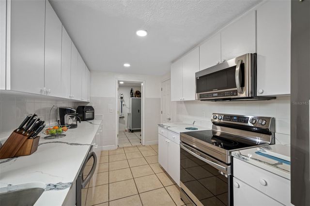 9127 SANDCROFT COURT, Tampa, FL 33615