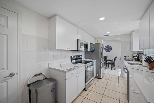 9127 SANDCROFT COURT, Tampa, FL 33615