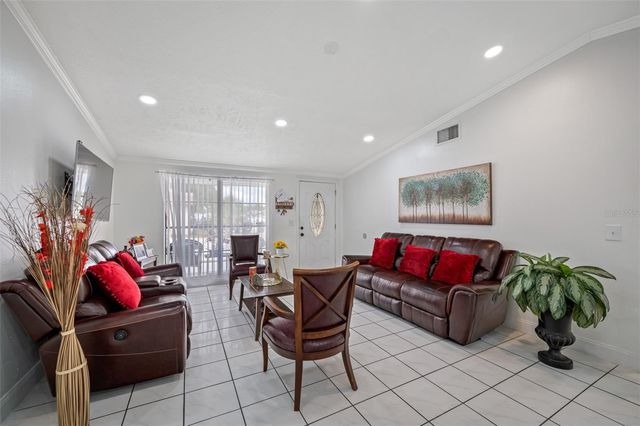 9127 SANDCROFT COURT, Tampa, FL 33615