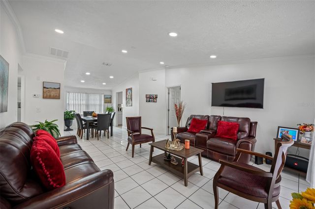 9127 SANDCROFT COURT, Tampa, FL 33615