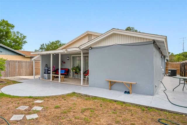 9127 SANDCROFT COURT, Tampa, FL 33615