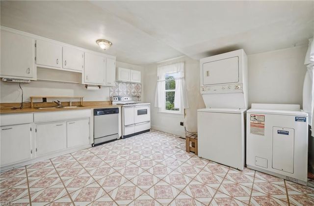 1317 Bells RD, Virginia Beach, VA 23454