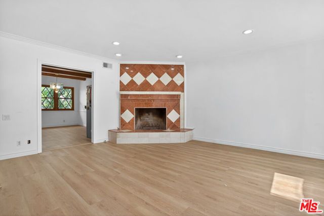 23036 Victory Boulevard, Woodland Hills (los Angeles), CA 91367
