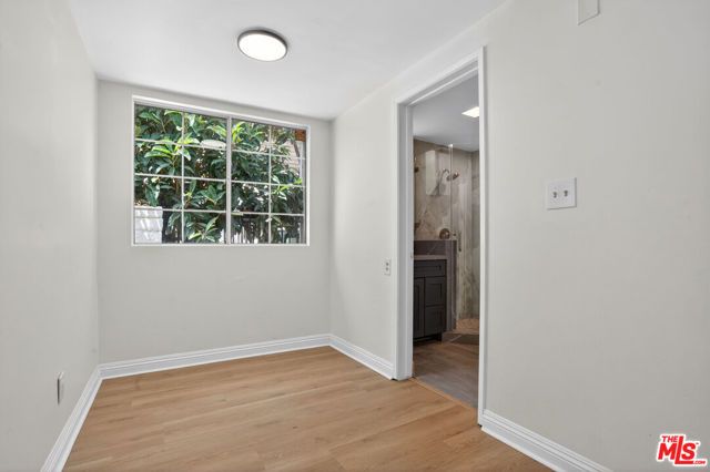 23036 Victory Boulevard, Woodland Hills (los Angeles), CA 91367