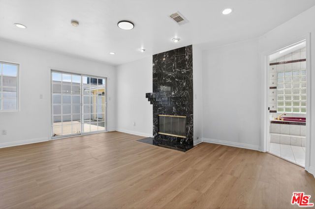23036 Victory Boulevard, Woodland Hills (los Angeles), CA 91367