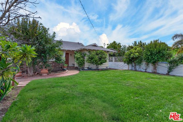 23036 Victory Boulevard, Woodland Hills (los Angeles), CA 91367