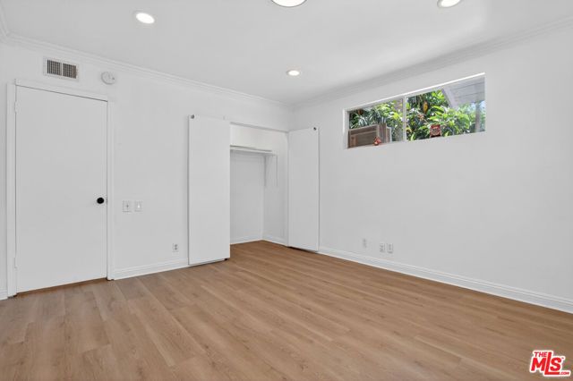 23036 Victory Boulevard, Woodland Hills (los Angeles), CA 91367