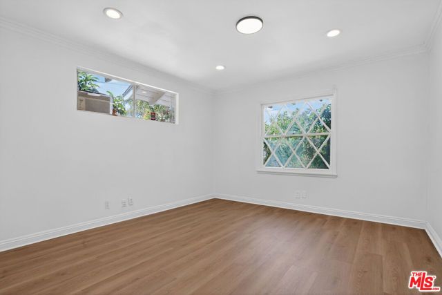 23036 Victory Boulevard, Woodland Hills (los Angeles), CA 91367