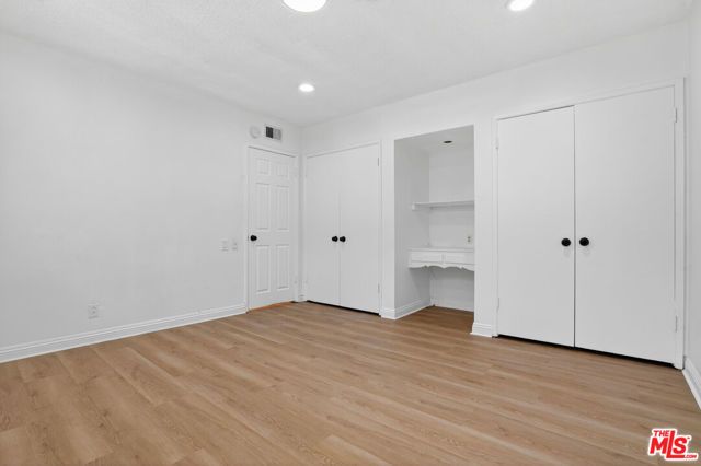 23036 Victory Boulevard, Woodland Hills (los Angeles), CA 91367