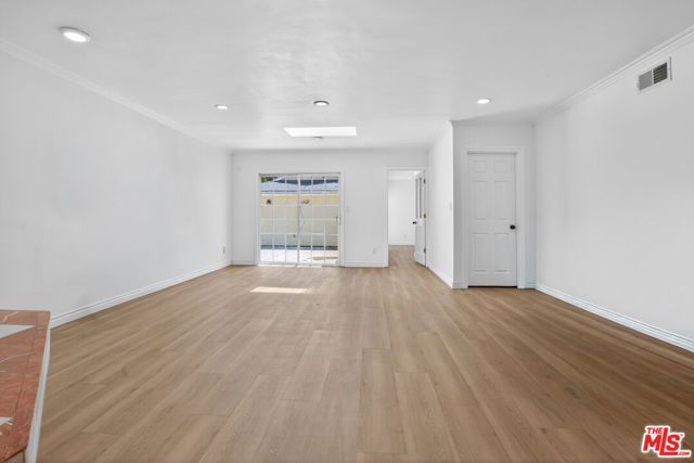 23036 Victory Boulevard, Woodland Hills (los Angeles), CA 91367
