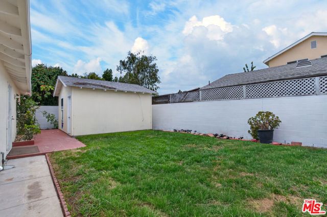 23036 Victory Boulevard, Woodland Hills (los Angeles), CA 91367