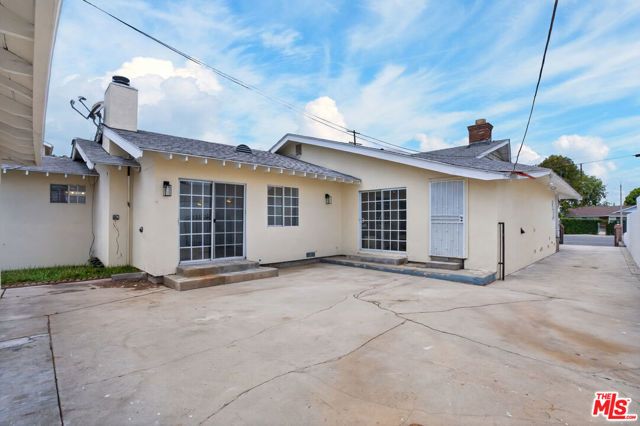 23036 Victory Boulevard, Woodland Hills (los Angeles), CA 91367