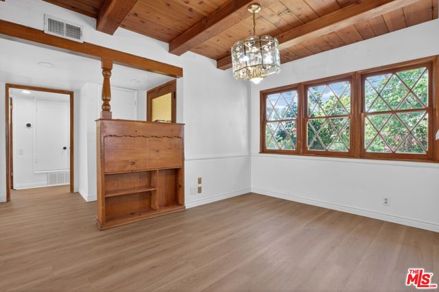 23036 Victory Boulevard, Woodland Hills (los Angeles), CA 91367