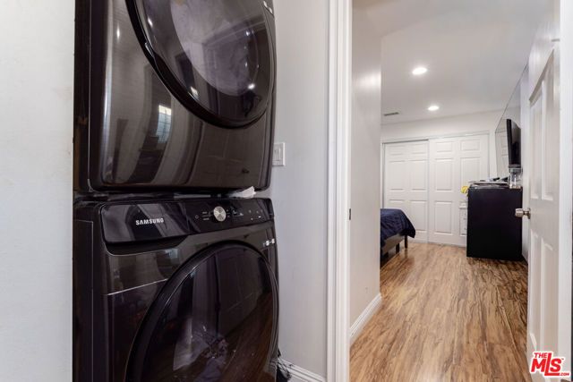 23036 Victory Boulevard, Woodland Hills (los Angeles), CA 91367