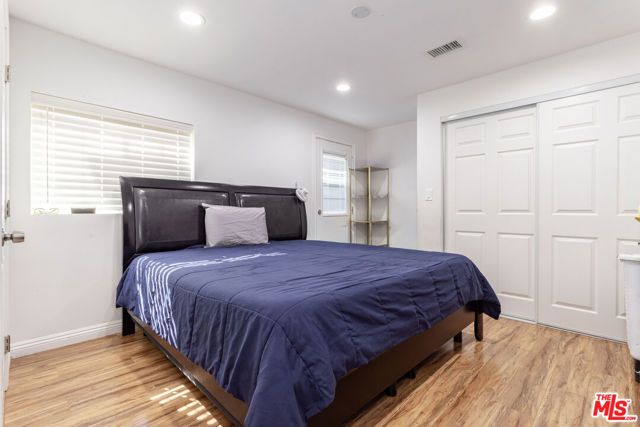 23036 Victory Boulevard, Woodland Hills (los Angeles), CA 91367