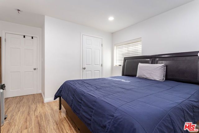 23036 Victory Boulevard, Woodland Hills (los Angeles), CA 91367