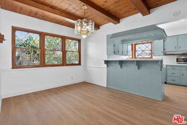 23036 Victory Boulevard, Woodland Hills (los Angeles), CA 91367
