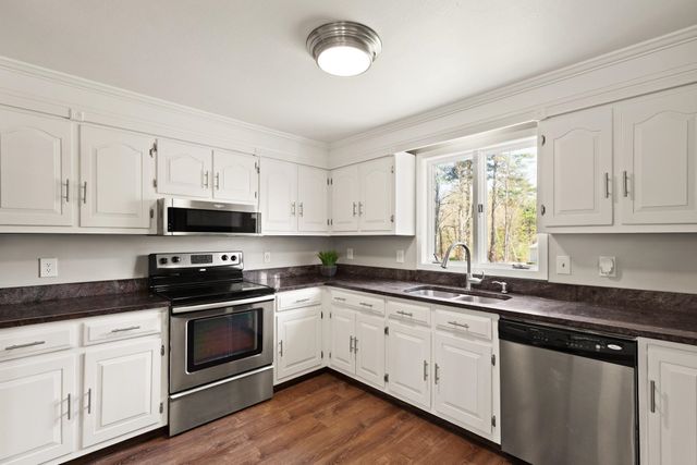 17 Oxbow Lane, Derry, NH 03038