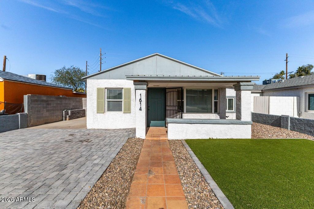1614 W LYNWOOD Street, Phoenix, AZ 85007