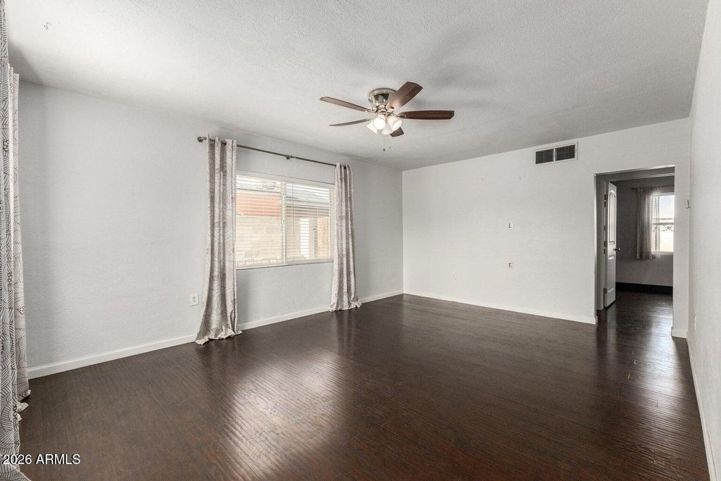 1614 W LYNWOOD Street, Phoenix, AZ 85007 — photo 2