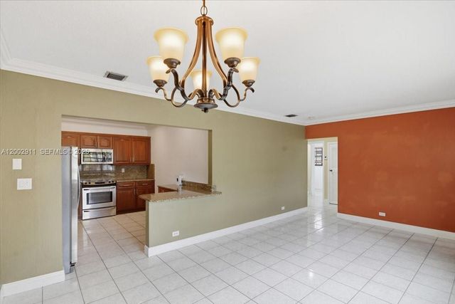 687 W 39th Pl, Hialeah, FL 33012