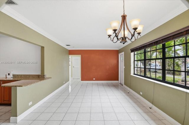 687 W 39th Pl, Hialeah, FL 33012