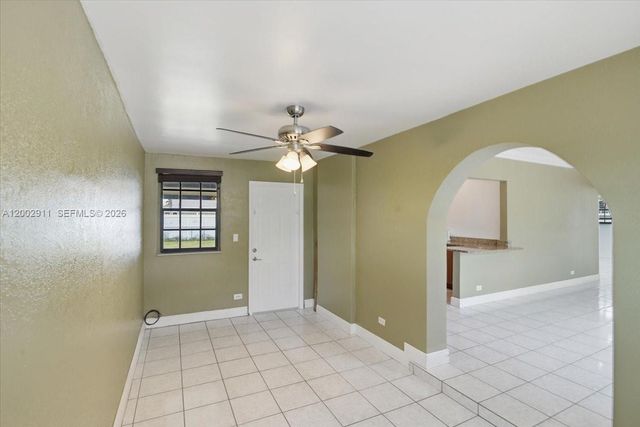687 W 39th Pl, Hialeah, FL 33012