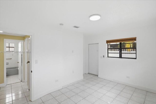 687 W 39th Pl, Hialeah, FL 33012