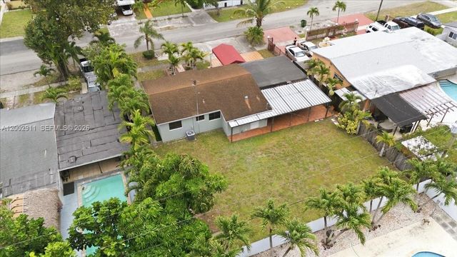 687 W 39th Pl, Hialeah, FL 33012
