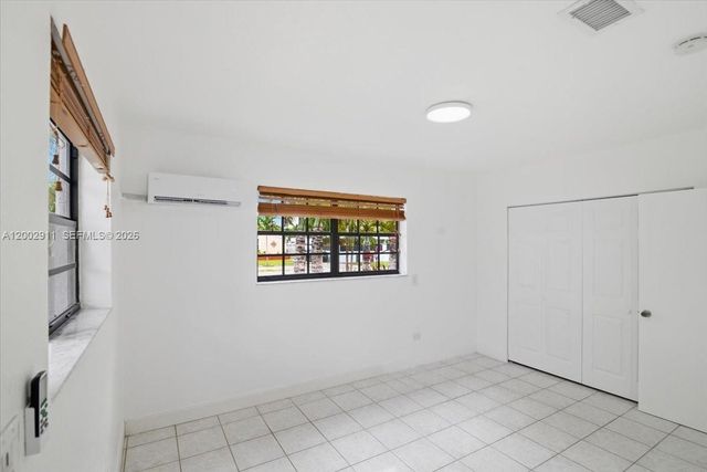 687 W 39th Pl, Hialeah, FL 33012