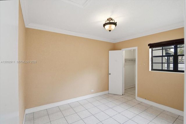 687 W 39th Pl, Hialeah, FL 33012