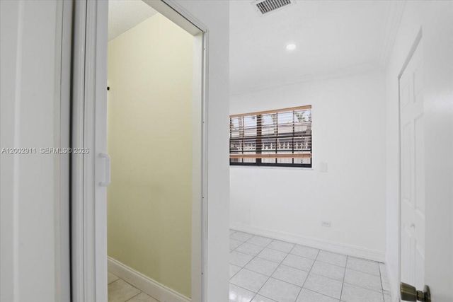 687 W 39th Pl, Hialeah, FL 33012