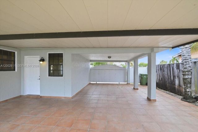 687 W 39th Pl, Hialeah, FL 33012