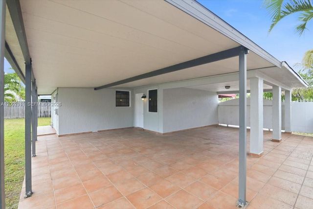 687 W 39th Pl, Hialeah, FL 33012