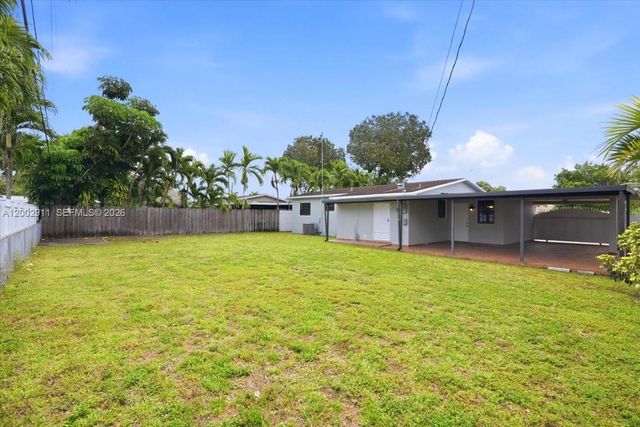 687 W 39th Pl, Hialeah, FL 33012