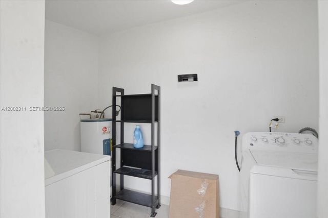 687 W 39th Pl, Hialeah, FL 33012